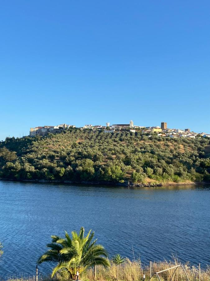 Bed and Breakfast Montes De Charme Avis Exterior foto