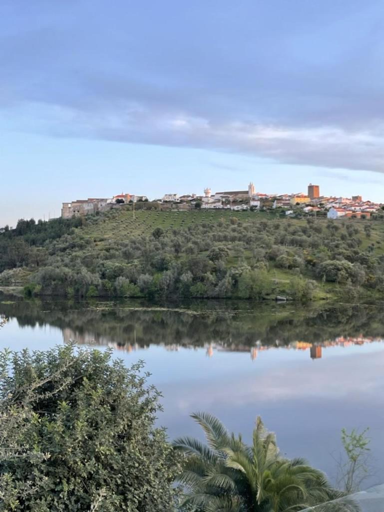 Bed and Breakfast Montes De Charme Avis Exterior foto